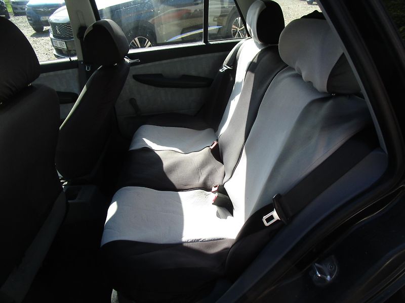 Škoda Fabia (2003) 1,4-16V - 55KW - fotka 8 z 13
