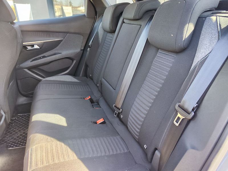 Peugeot 3008 1.2 Pure tech/96kW ACTIVE PACK - fotka 11 z 33