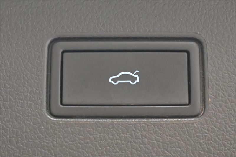 Volkswagen Passat 2,0 TDI 110kW DSG Business Zár - fotka 28 z 33
