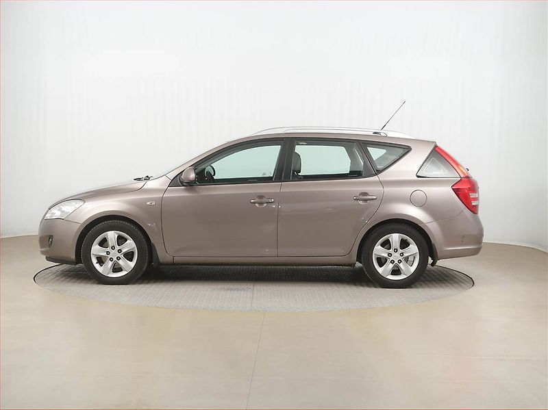 Kia Ceed (2007) 1.6 CRDi, po STK - fotka 3 z 16