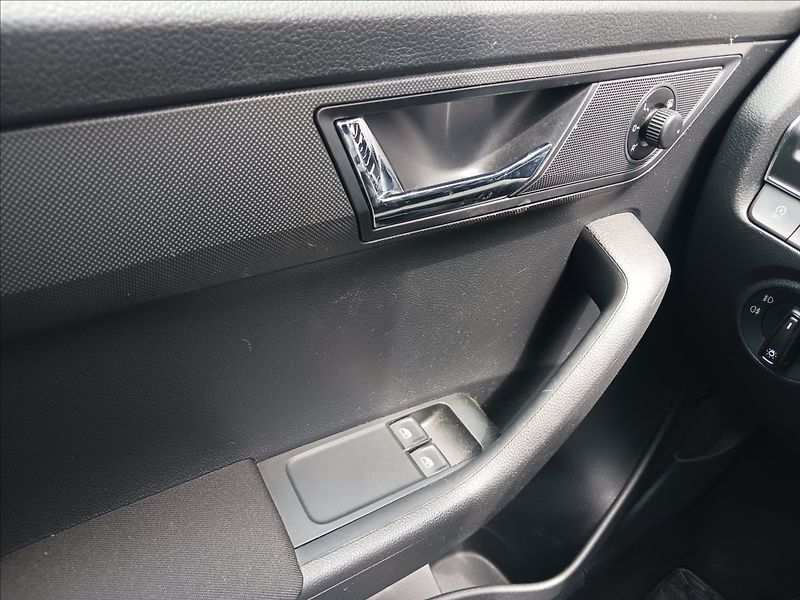 Škoda Fabia 1,2 TSI AMBITION KOMBI - fotka 15 z 17