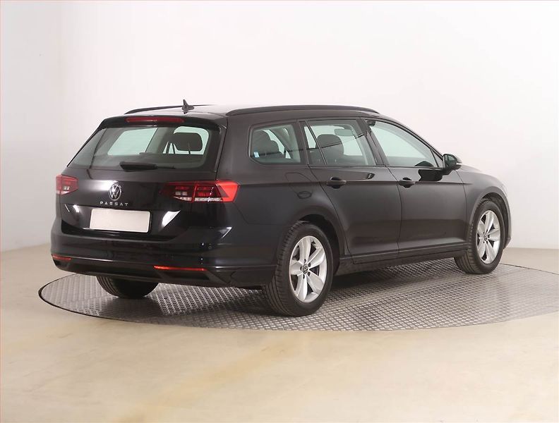 Volkswagen Passat (2022) 2.0 TDI, Automat, Serv.kniha - fotka 5 z 22