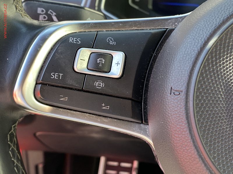 Volkswagen T-Roc (2019) 1.5 TSi, R-Line, LED, panor - fotka 13 z 18