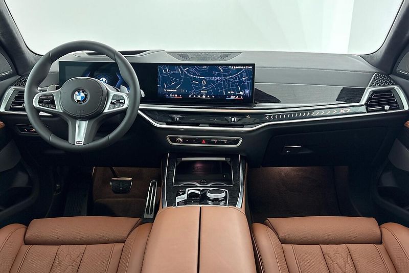 BMW X7 xDrive40i - fotka 8 z 30