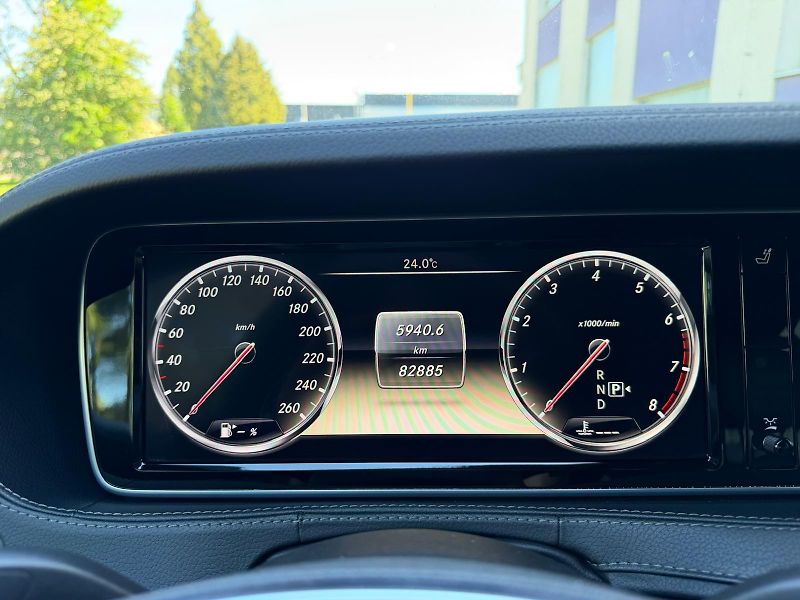 Mercedes-Benz Třídy S S500L 4-matic AMG /servis /  - fotka 29 z 36