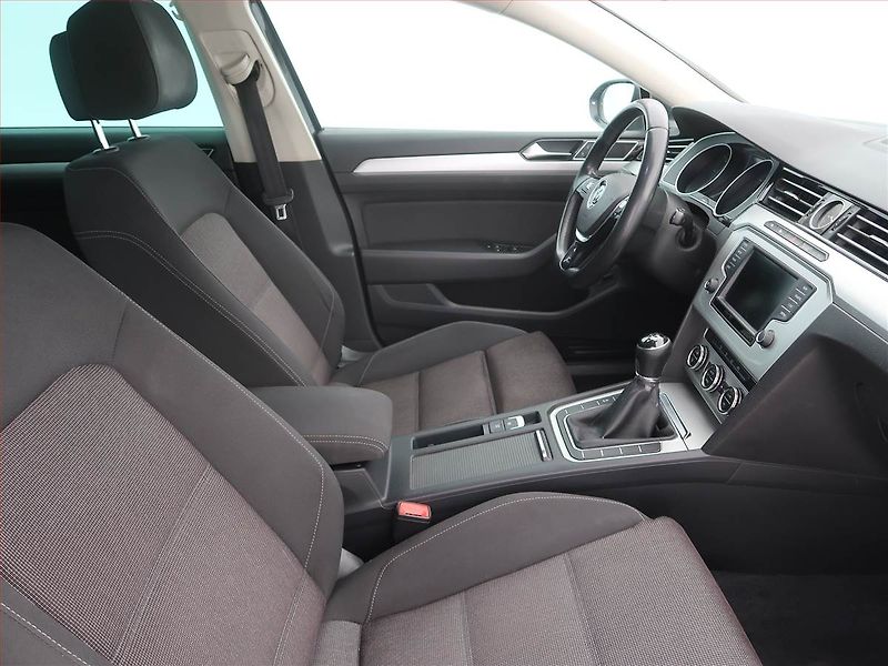 Volkswagen Passat (2015) Comfortline 1.6 TDI, Navi - fotka 9 z 16