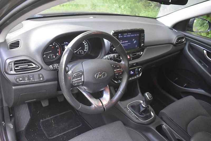Tříletý exemplář Hyundai i30 kombi může novému majiteli dobře sloužit ještě dlouhou dobu.