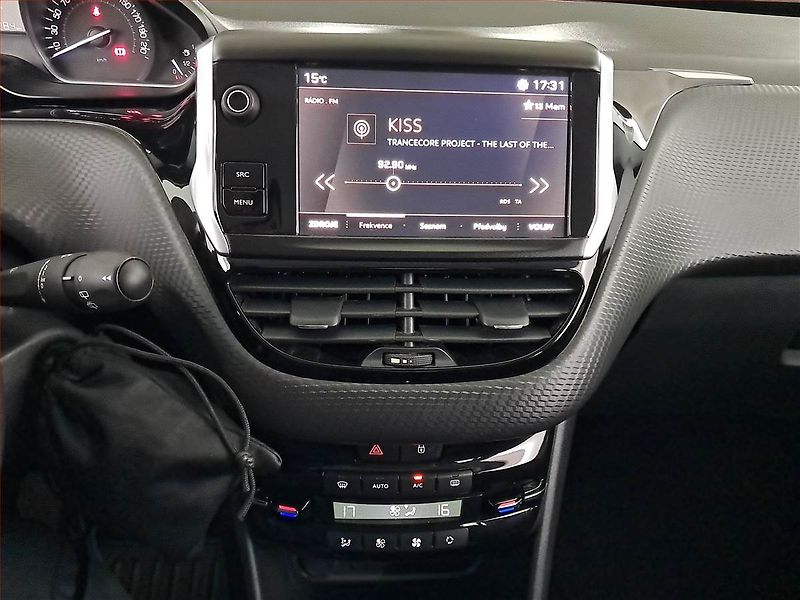 Peugeot 2008 (2019) 1.2 PureTech, Serv.kniha - fotka 12 z 19