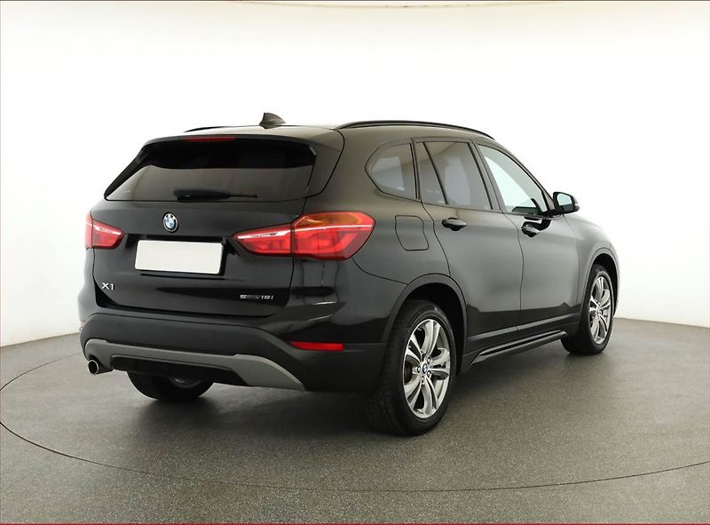 BMW X1 (2019) sDrive18i, Automat, Serv.kniha - fotka 5 z 20