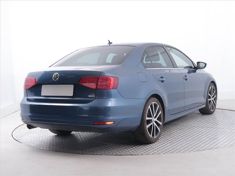 Volkswagen Jetta (2015) 1.2 TSI, Serv.kniha - fotka 5 z 18