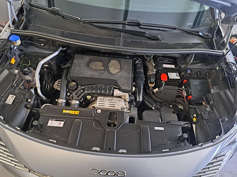 Peugeot 3008 (2021) 1,2 PT ALLURE LED ALU PDC NAVI - fotka 17 z 23