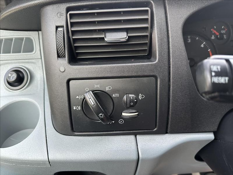 Ford Transit 2,2 TDCI obytná vestavba - fotka 20 z 32