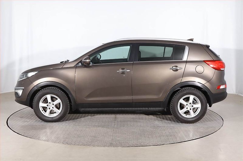 Kia Sportage (2014) 1.7 CRDi, Xenony, Tempomat - fotka 3 z 27
