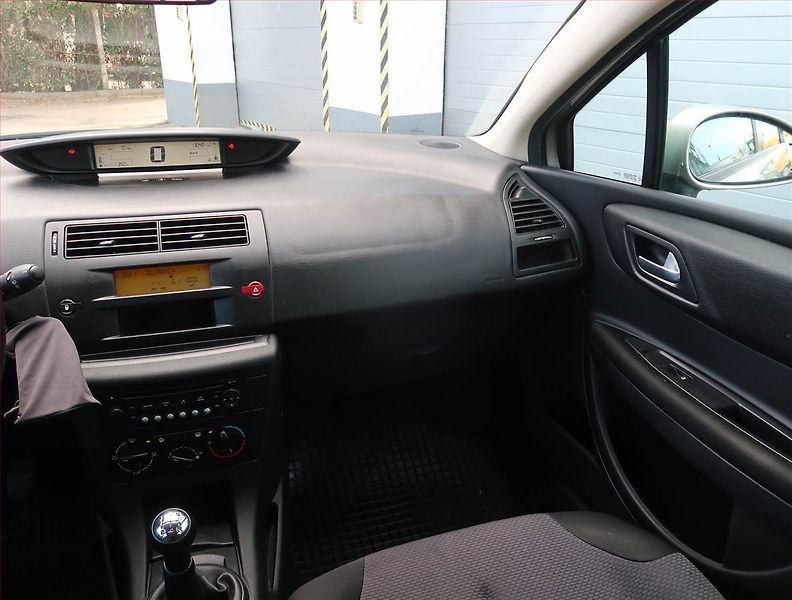Citroën C4 (2008) 1.4 16V, po STK - fotka 8 z 16