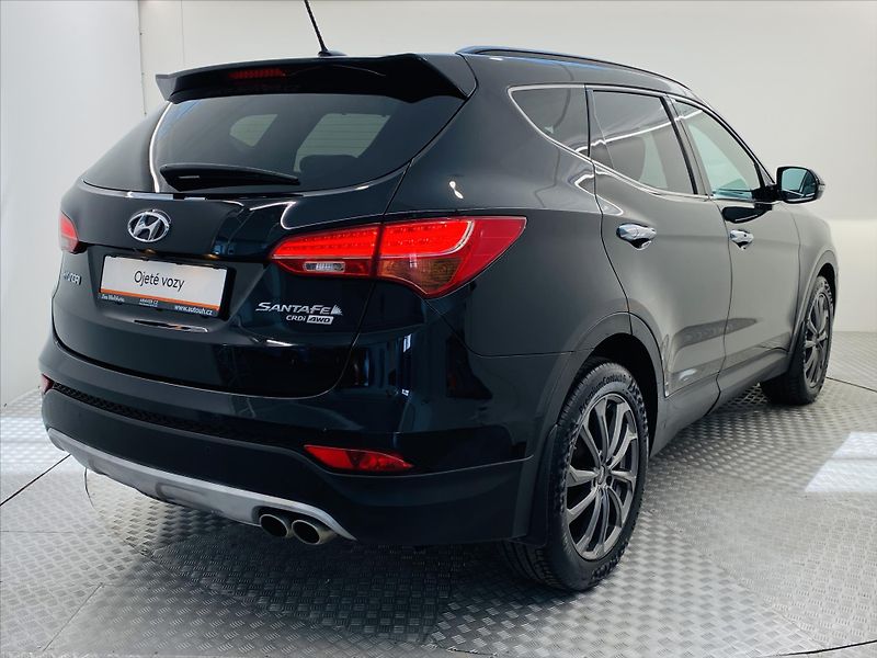 Hyundai Santa Fe 2,2 CRDi 145kW Style 4x4 - fotka 2 z 27