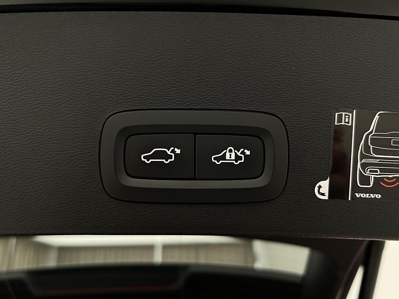 Volvo XC40 AWD TWIN MOTOR RECHARGE - fotka 42 z 44