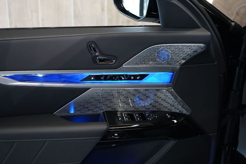 BMW Řada 7 750e xDrive,Televize,EL. dveře - fotka 22 z 50