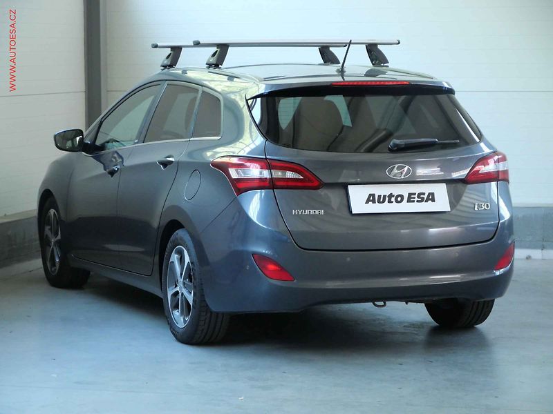 Hyundai i30 (2017) 1.6GDi, ČR, ČR, výhř.sed. - fotka 6 z 19