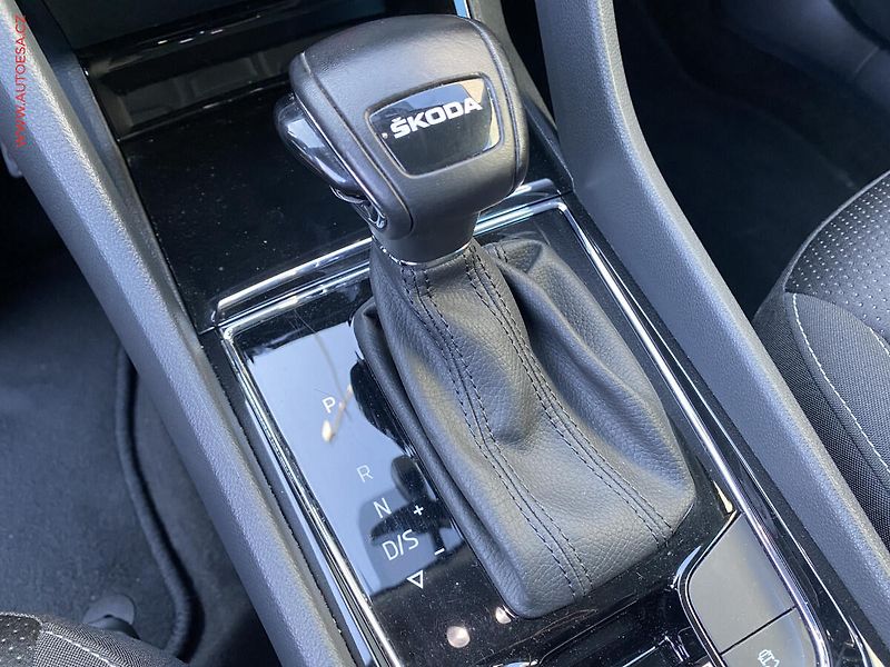 Škoda Karoq (2022) 1.5 TSi, Ambition, DSG, LED - fotka 17 z 20