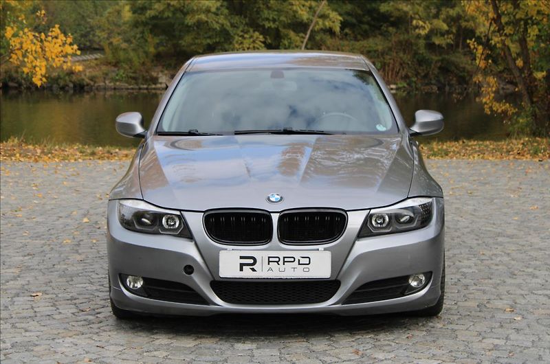 BMW Řada 3 318d Touring / M-Paket / Manuá - fotka 3 z 29