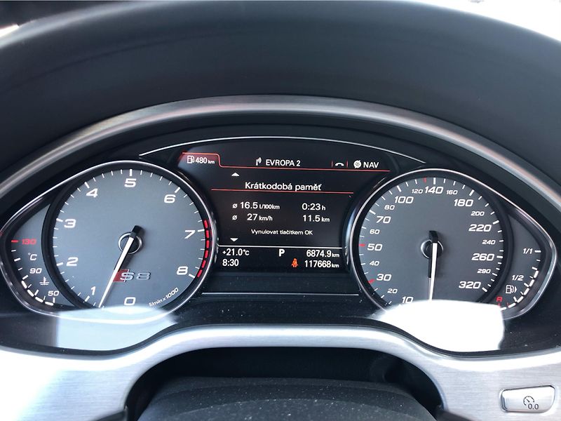 Audi S8 PLUS 4.0 TFSI QUATTRO - fotka 18 z 28
