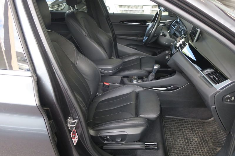BMW X1 (2017) 2.0 xDrive25d SPORT LINE - fotka 35 z 48