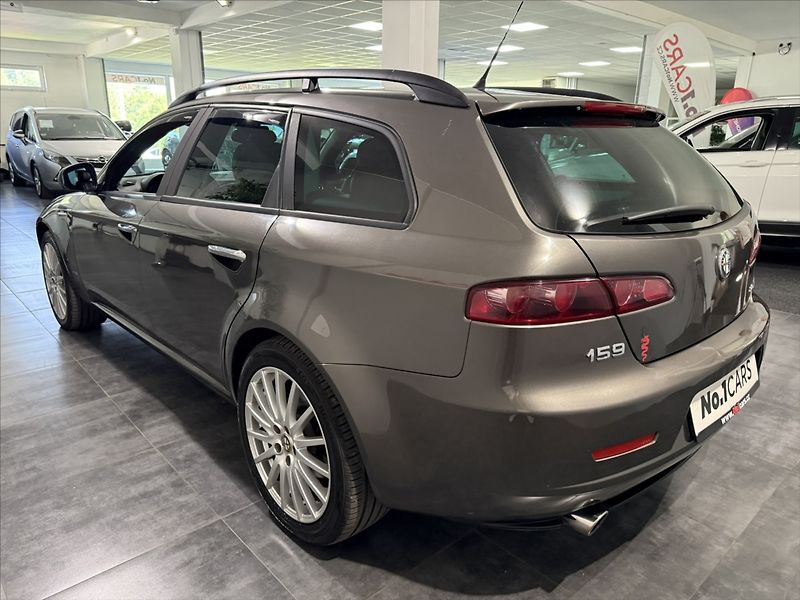 Alfa Romeo 159 2,4   JTDm V5 147 kW BOSE TOP - fotka 4 z 40
