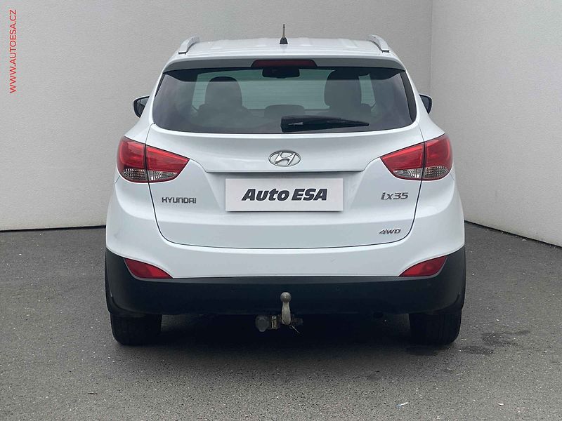 Hyundai ix35 (2010) 2.0 i 4WD, ČR, AC, TZ, park - fotka 5 z 16