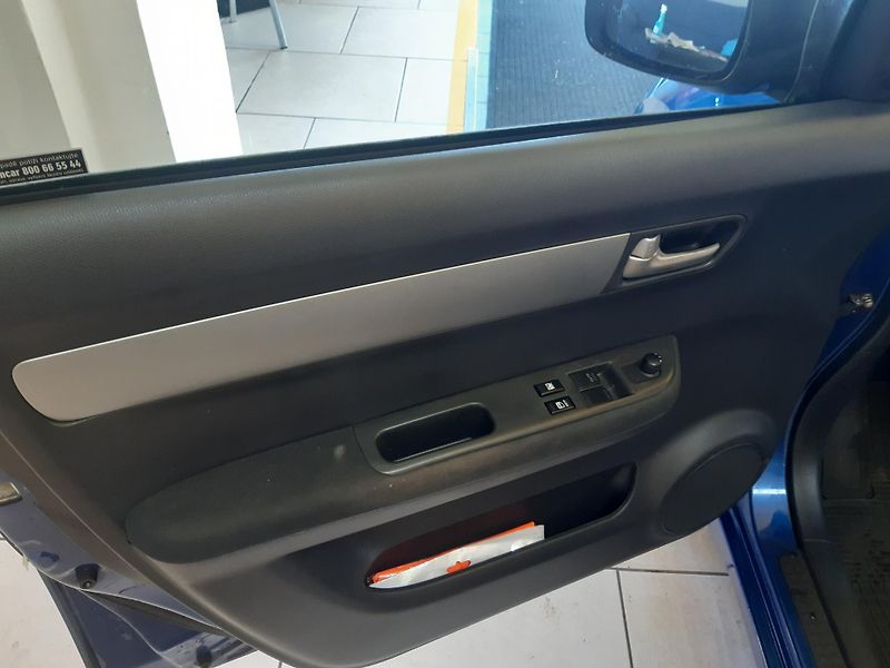 Suzuki Swift 1.3 i KLIMA ZADÁNO ! - fotka 14 z 20