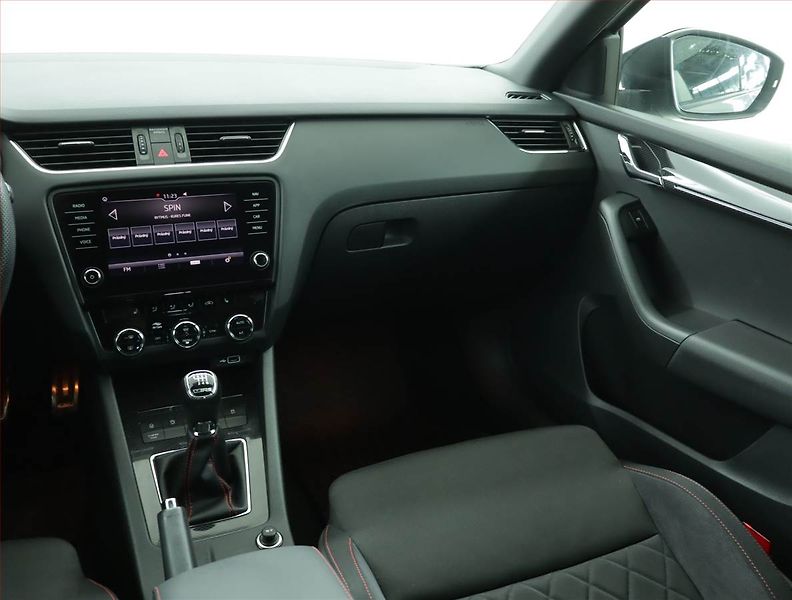 Škoda Octavia (2018) RS 2.0 TSI, Serv.kniha, Navi - fotka 8 z 15