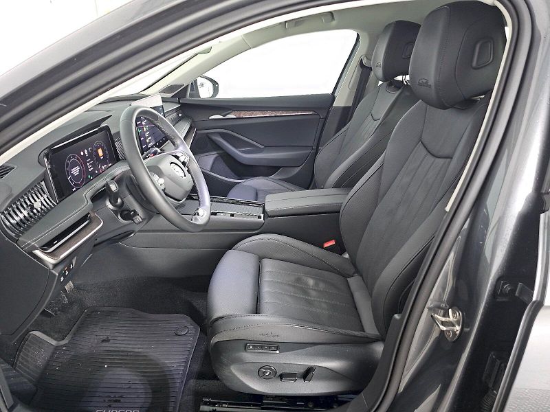 Škoda Superb (2024) COMBI 2.0TDI 142kW DSG 4x4 LAU - fotka 6 z 27