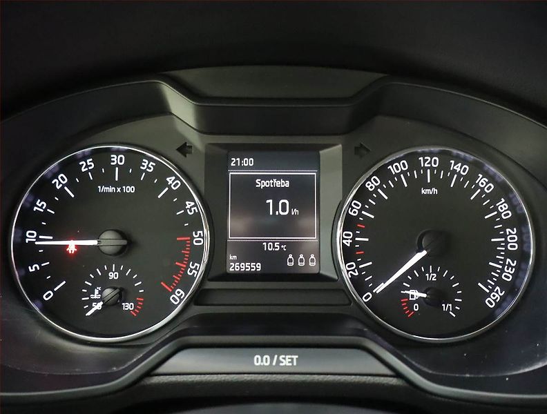 Škoda Octavia (2015) 1.6 TDI, Serv.kniha, Tempomat - fotka 11 z 18