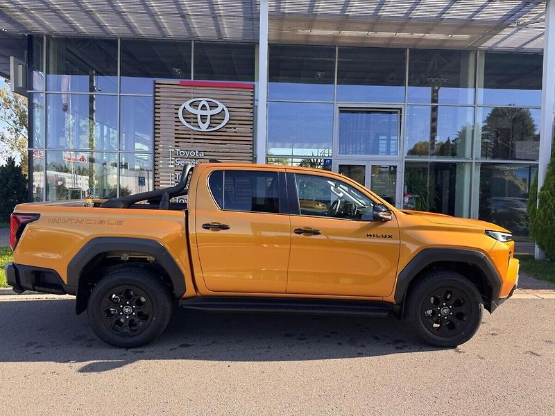 Toyota Hilux 2.8 Invincible - fotka 2 z 13