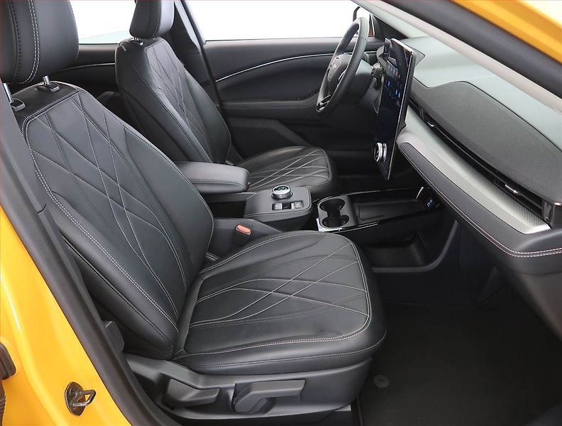 Ford Mustang Mach-E (2024) Standard Range RWD, SoH 95% - fotka 9 z 32