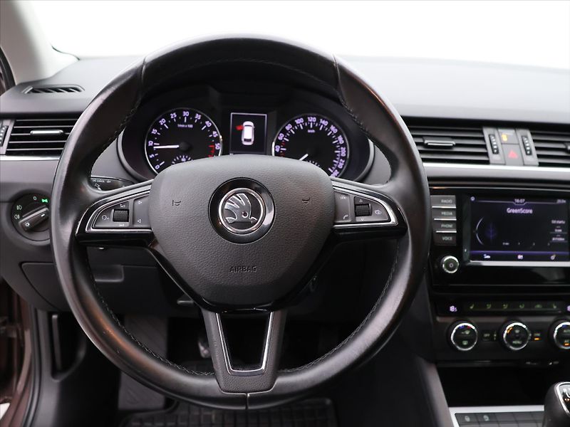 Škoda Octavia 2,0 TDI 110kW CZ Style Kessy - fotka 16 z 30