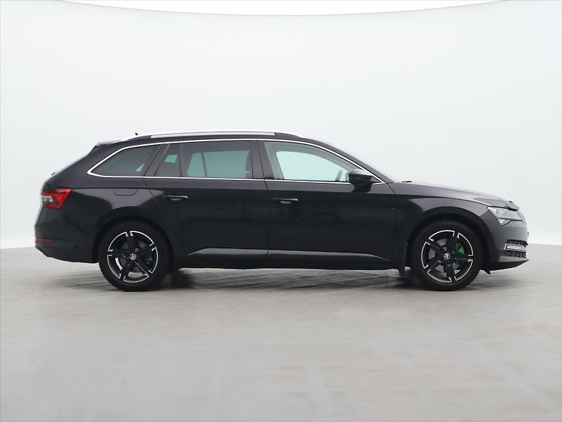 Škoda Superb 2.0 TDI 110kW Style DSG Tažné - fotka 8 z 32