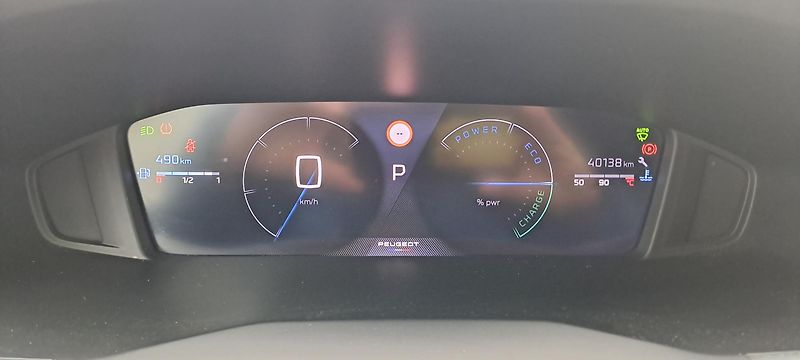 Peugeot 2008 (2024) ALLURE Hybrid 136 e-DCS6 - fotka 15 z 19