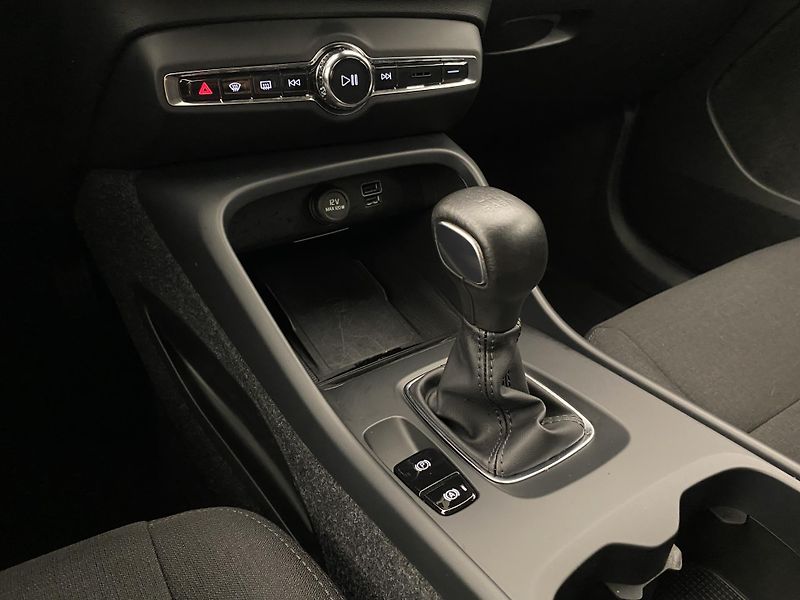 Volvo XC40 T2 ESSENTIAL CZ - fotka 27 z 42
