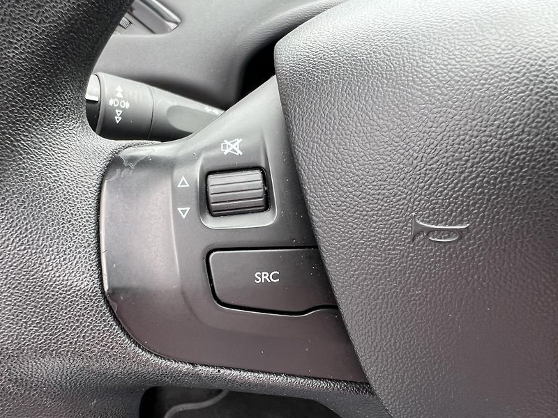 Peugeot 208 1.2*Servis*Tempomat*DPH* - fotka 17 z 37