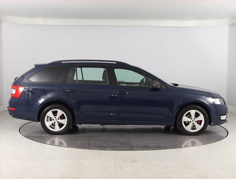 Škoda Octavia (2015) 1.6 TDI, Tempomat - fotka 6 z 19