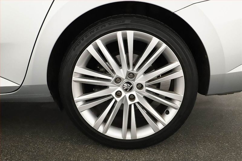 Škoda Superb (2021) 2.0 TSI - fotka 19 z 19