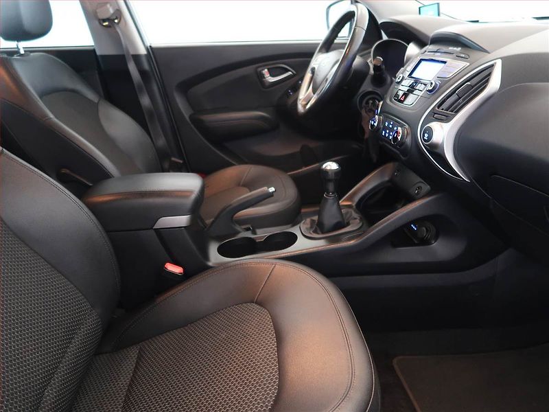 Hyundai ix35 (2010) 2.0 CVVT, 4X4, ČR,1.maj, Kůže - fotka 9 z 16