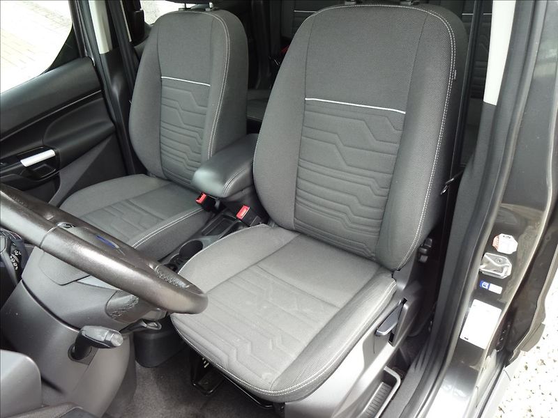 Ford Tourneo Connect 1.0 ECOBOOST TITANIUM - fotka 17 z 49