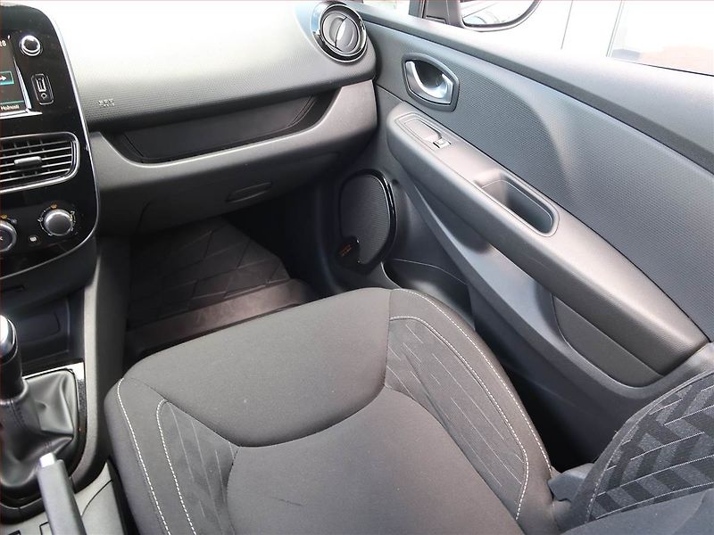 Renault Clio (2019) Limited 0.9 TCe, Serv.kniha - fotka 8 z 17