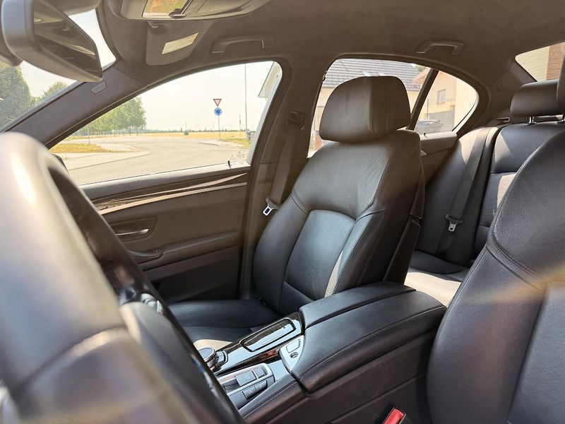 BMW Řada 5 (2015) 530d, 190kW, M-paket, xDrive - fotka 13 z 31