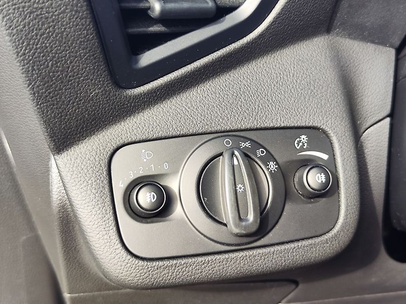 Ford C-MAX 1.5 EB/110kW  Titanium AT - fotka 25 z 27