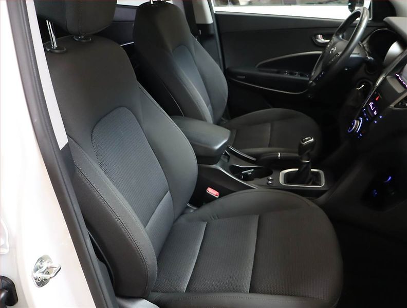 Hyundai Santa Fe (2018) 2.4 GDI, 4X4, ČR,1.maj - fotka 9 z 20