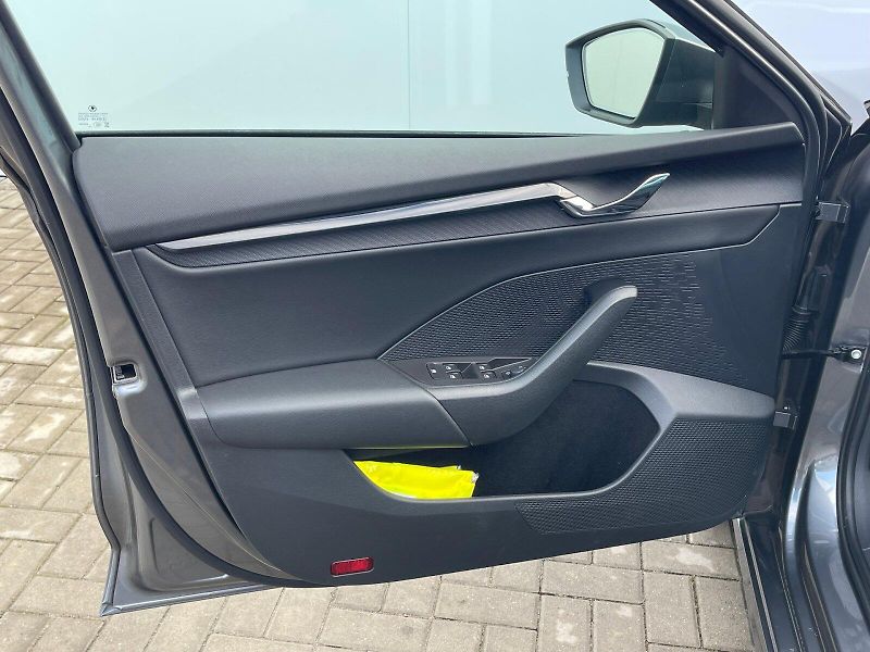 Škoda Octavia (2023) Combi 1,5 TSI / 110 kW Ambitio - fotka 18 z 30