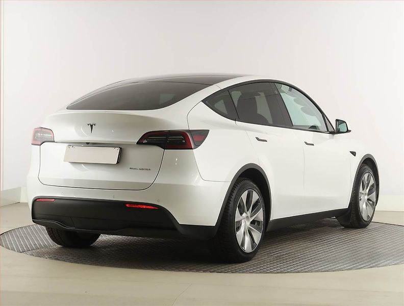 Tesla Model Y (2022) Long Range AWD 79kWh, SoH 93% - fotka 5 z 33