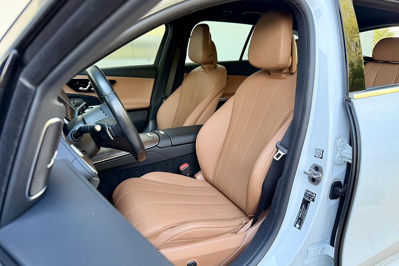 Mercedes-Benz Třídy E (2024) E 300de 4Matic  - fotka 18 z 68